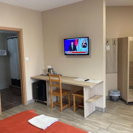 Hotel Nautilus Étterem és Panzió Dabas Esterno foto