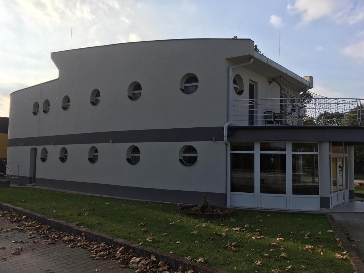 Hotel Nautilus Étterem és Panzió Dabas Esterno foto