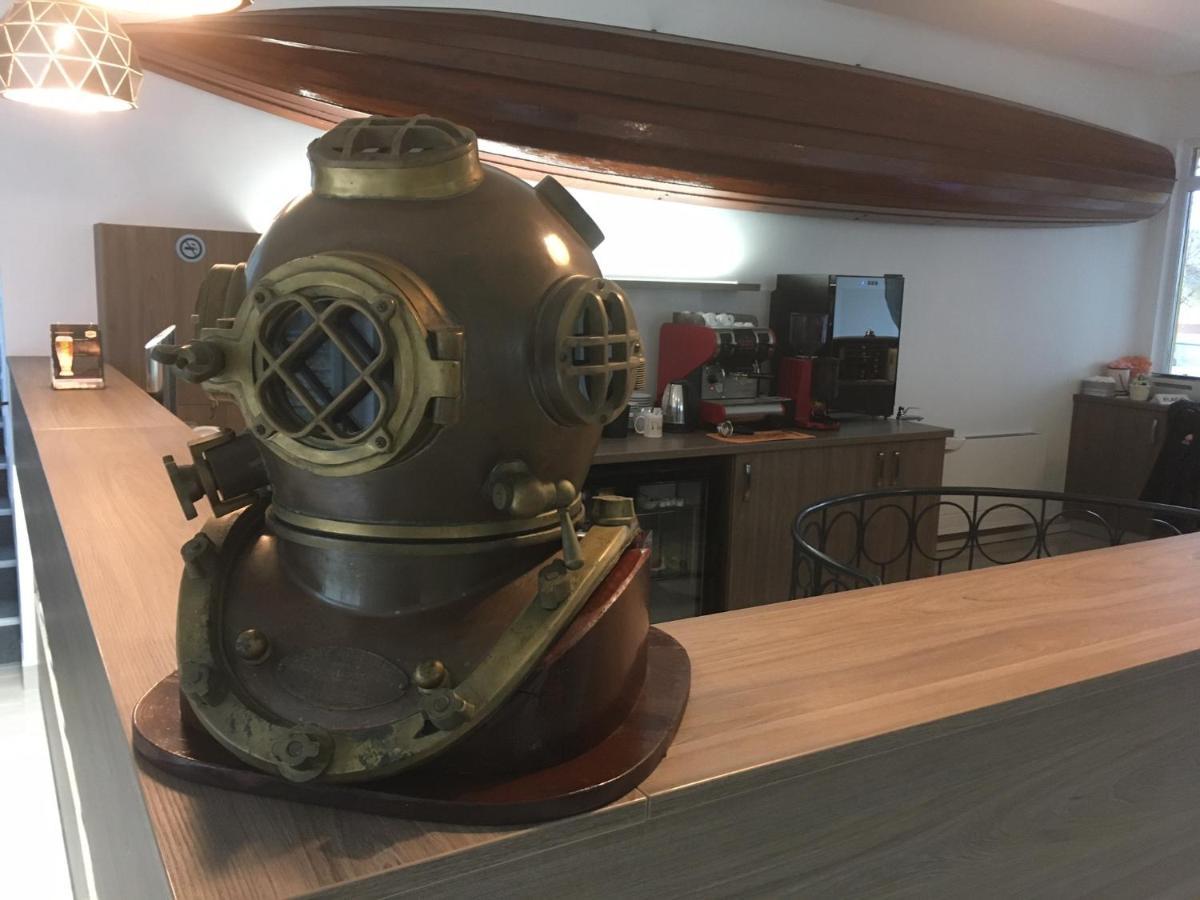 Hotel Nautilus Étterem és Panzió Dabas Esterno foto