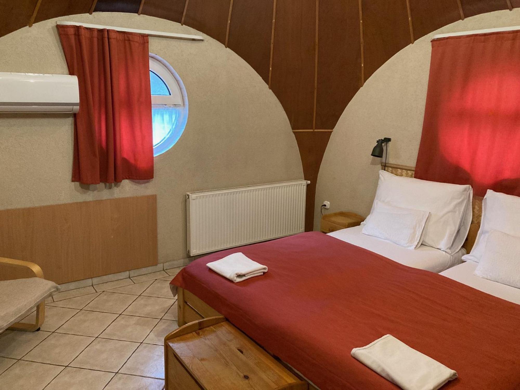 Hotel Nautilus Étterem és Panzió Dabas Esterno foto