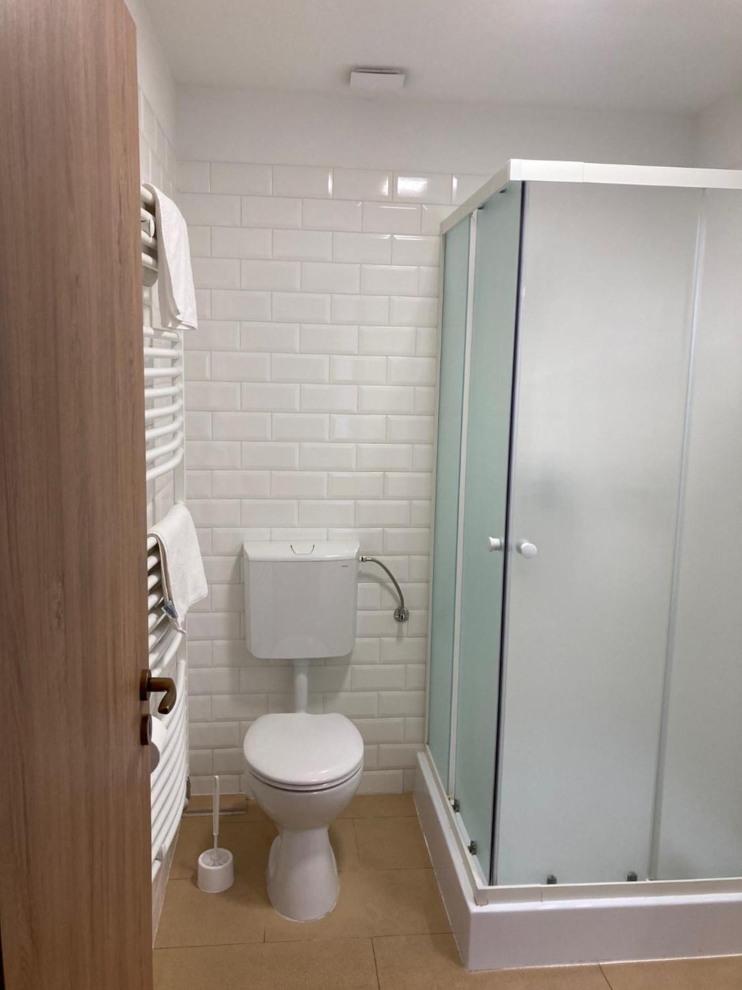Hotel Nautilus Étterem és Panzió Dabas Esterno foto