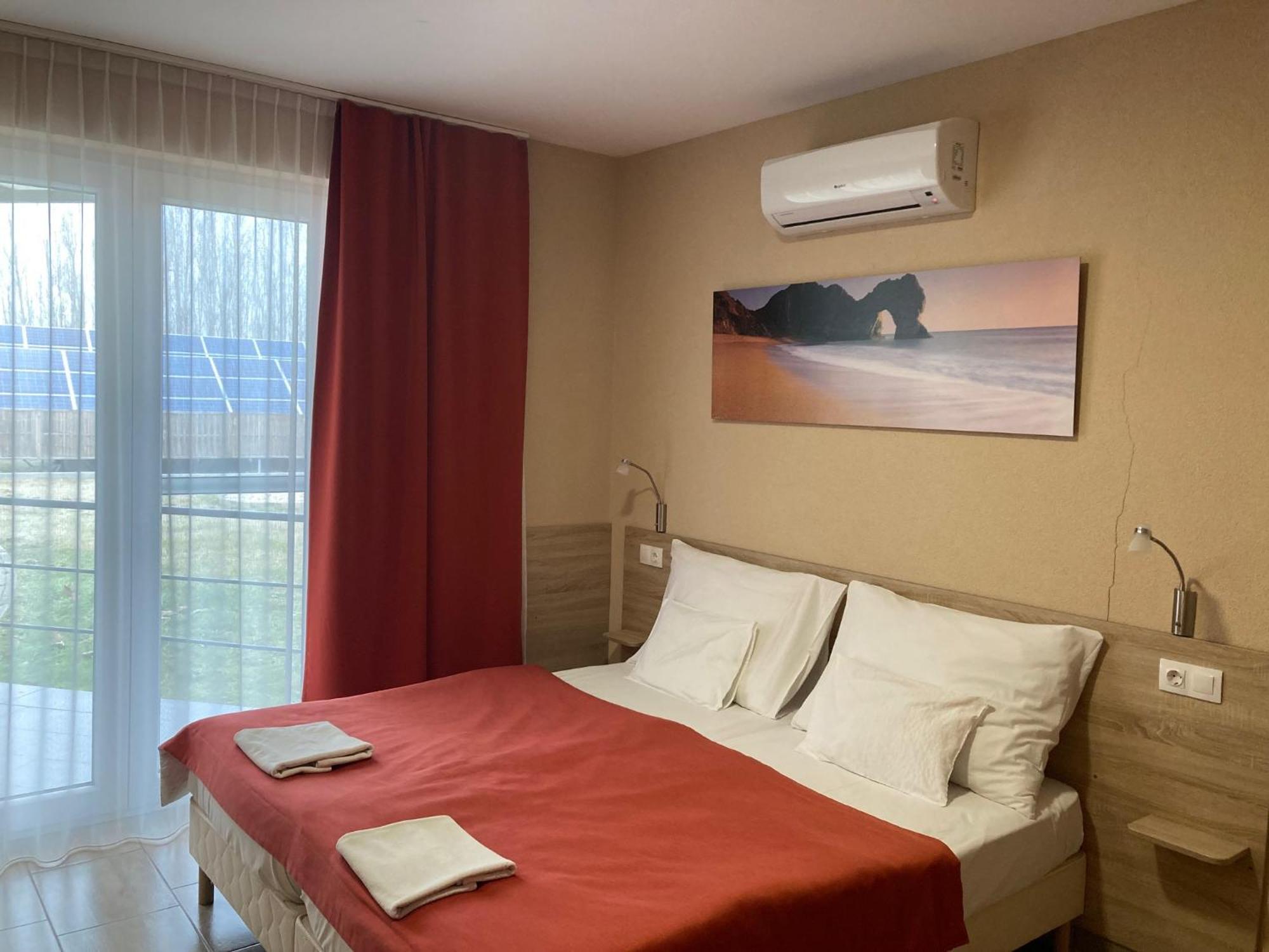 Hotel Nautilus Étterem és Panzió Dabas Esterno foto