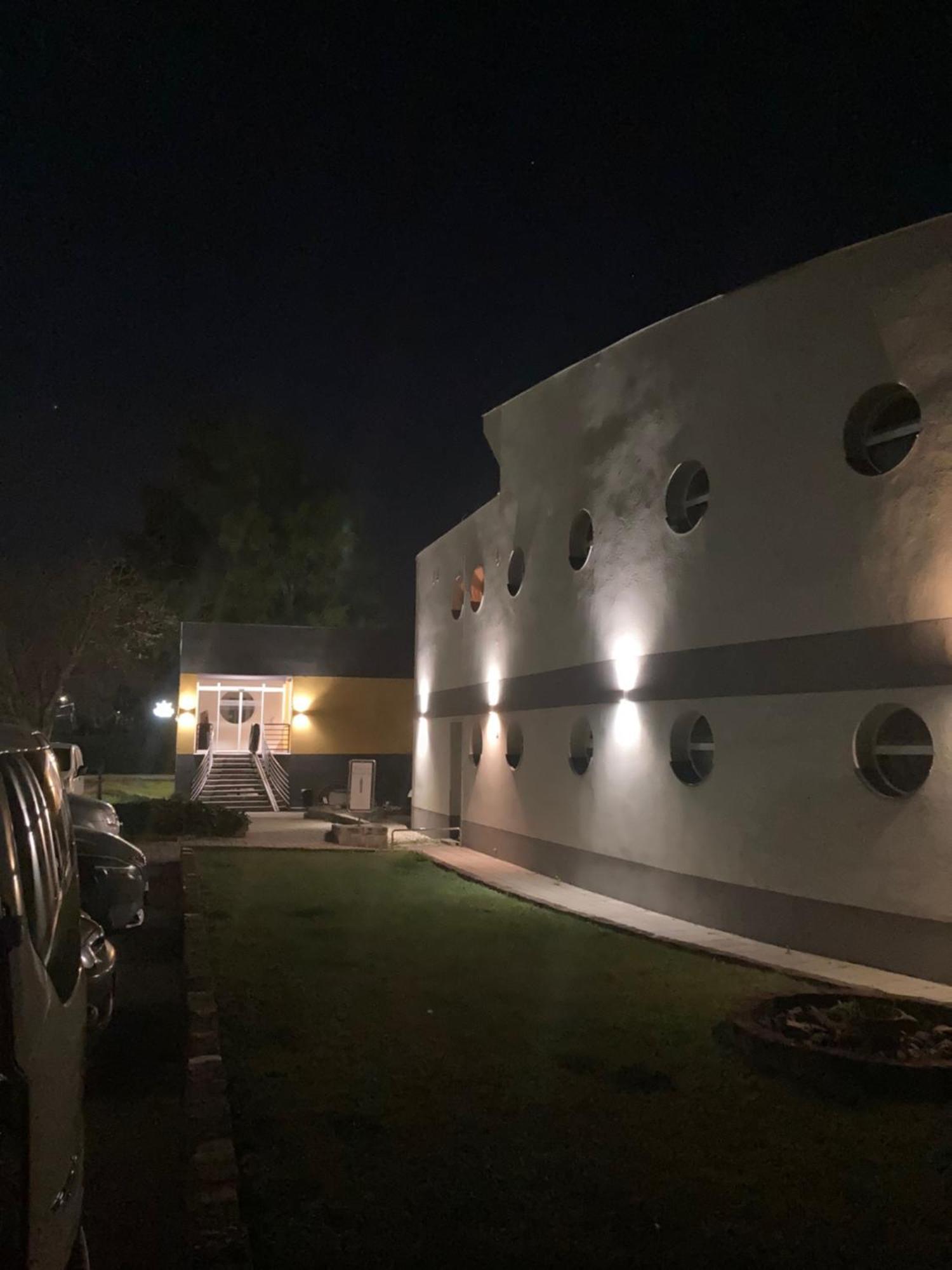 Hotel Nautilus Étterem és Panzió Dabas Esterno foto