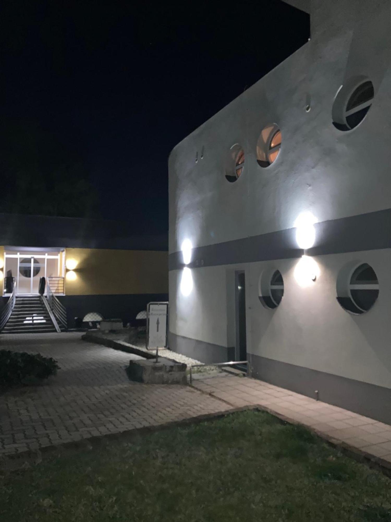Hotel Nautilus Étterem és Panzió Dabas Esterno foto