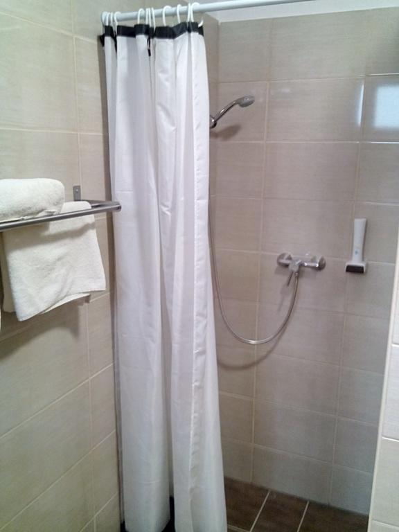 Hotel Nautilus Étterem és Panzió Dabas Esterno foto