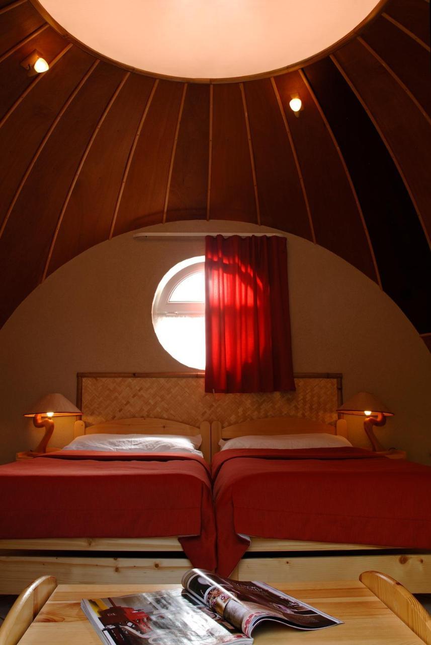 Hotel Nautilus Étterem és Panzió Dabas Esterno foto
